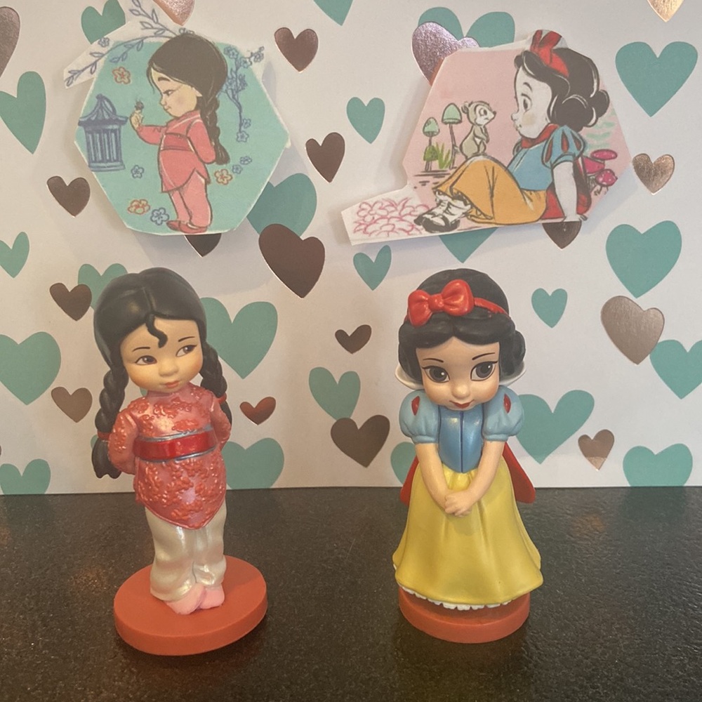 NWOT: Mulan & Snow white Disney animator’s collection deluxe In new